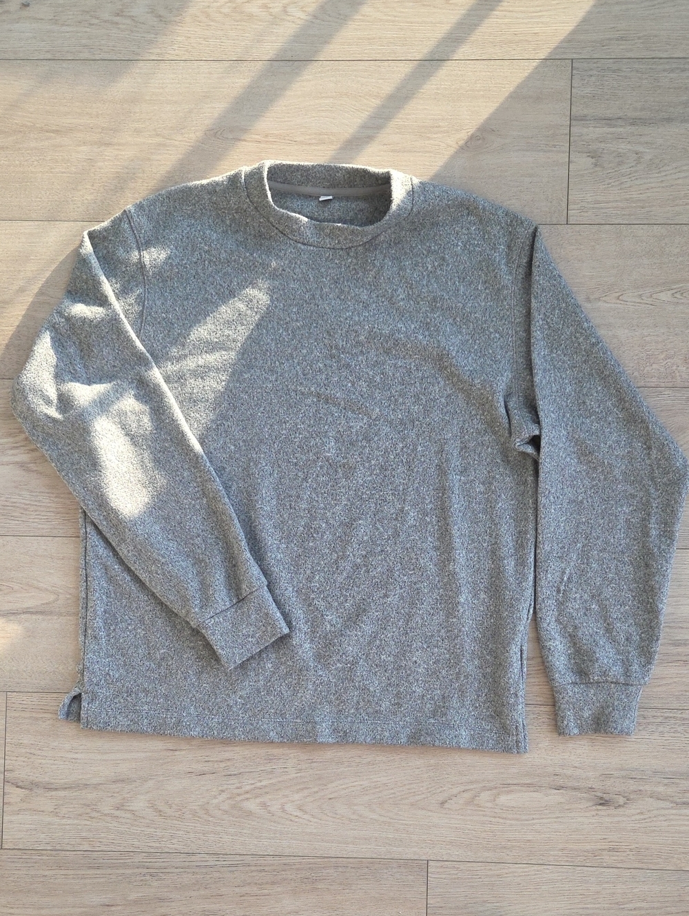 Uniqlo Men's Heather Gray Crewneck Sweater